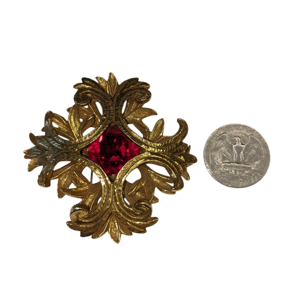 Vintage Benedict NY Beautiful Large Brooch Pin With ♥️ Red Center Rhinestone - Picture 2 of 8